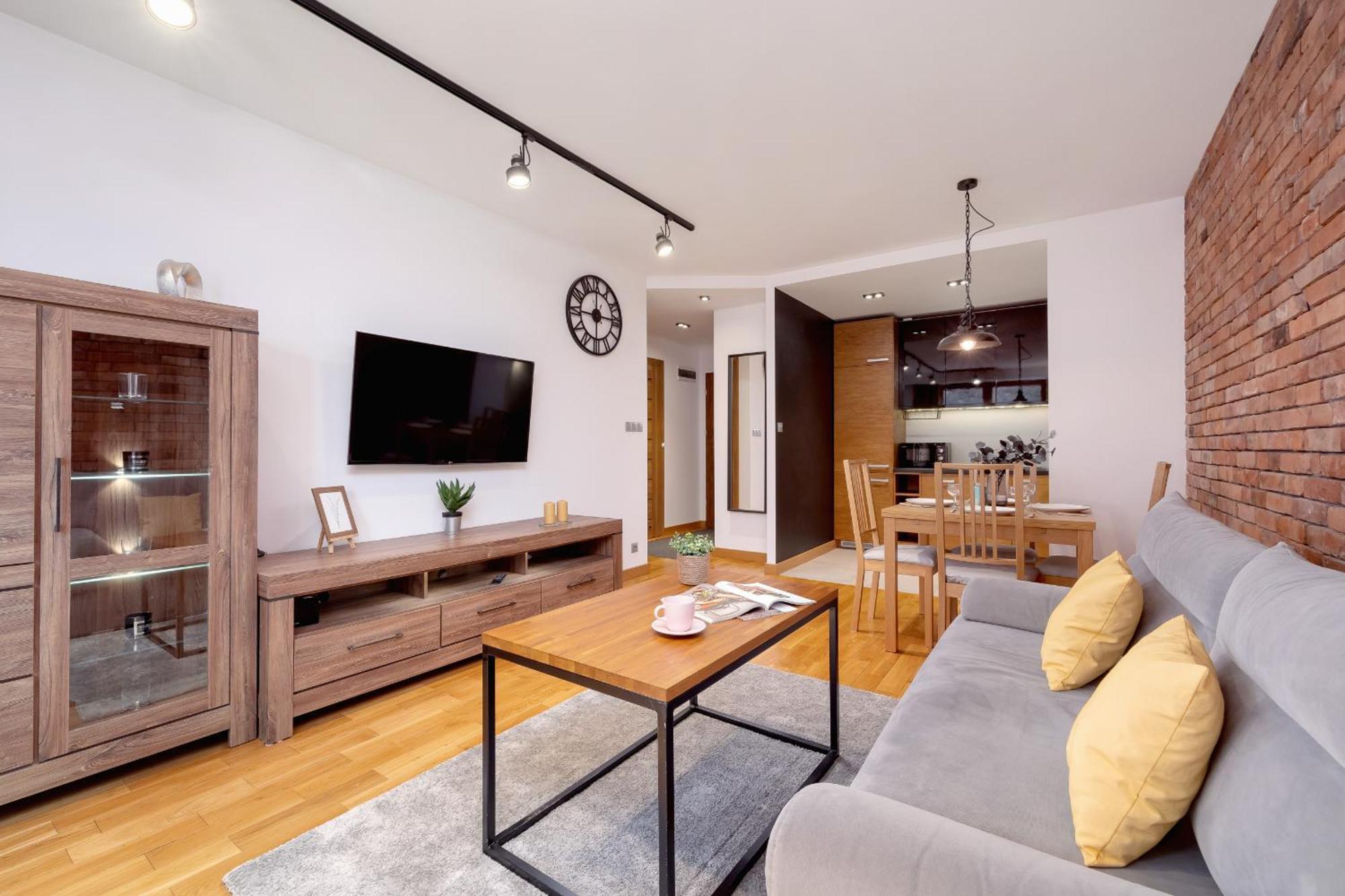 Apartment Industrial Fredry With Parking By Renters