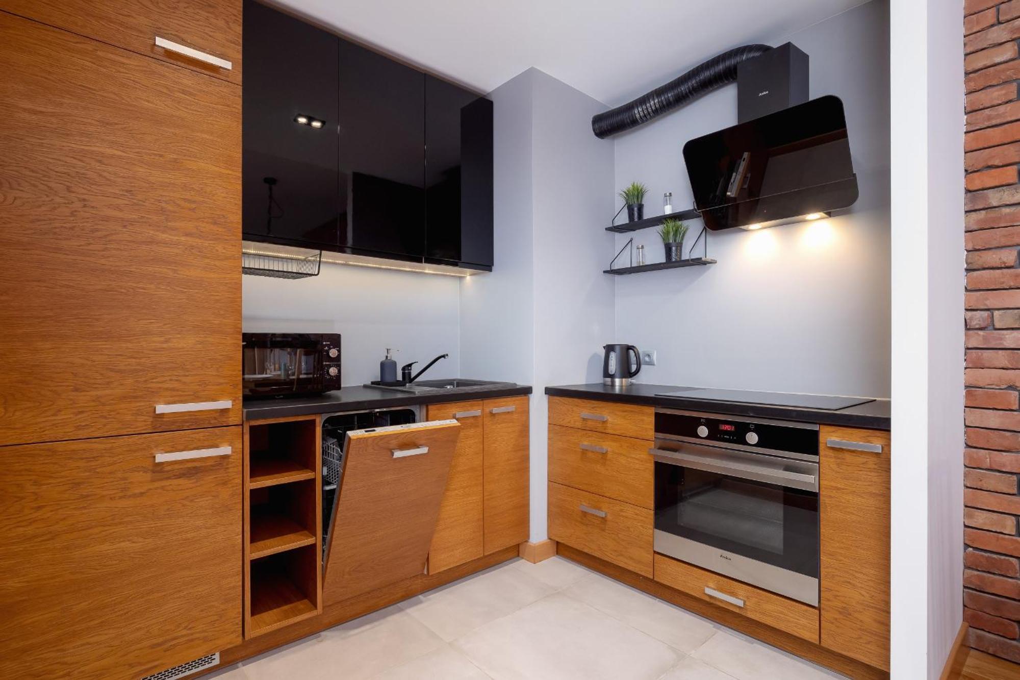 Industrial Fredry With Parking By Renters Apartment Krakau